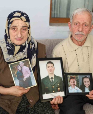 depremde-yok-olan-aile-yurekleri-burktu-3B8IMTkw.jpg
