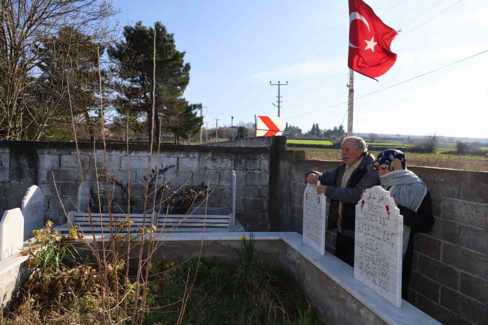 depremde yok olan aile yurekleri burktu 5 21miZNMn