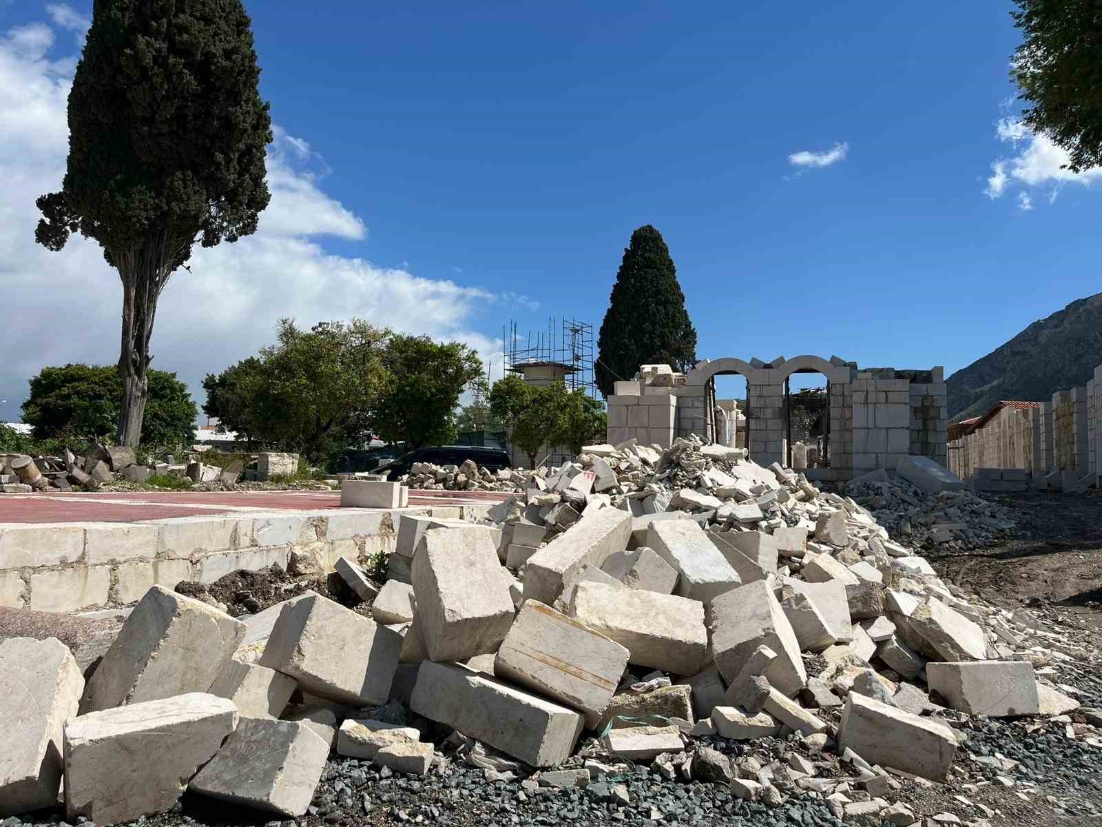 Depremde zarar gören Kahramanmaraş Ulu Camii ibadete açıldı, Antakya Ulu Camii de vatandaşla buluşacağı günü bekliyor 7 depremde zarar goren kahramanmaras ulu camii ibadete acildi antakya ulu camii de vatandasla bulusacagi 6Z6SKjYO