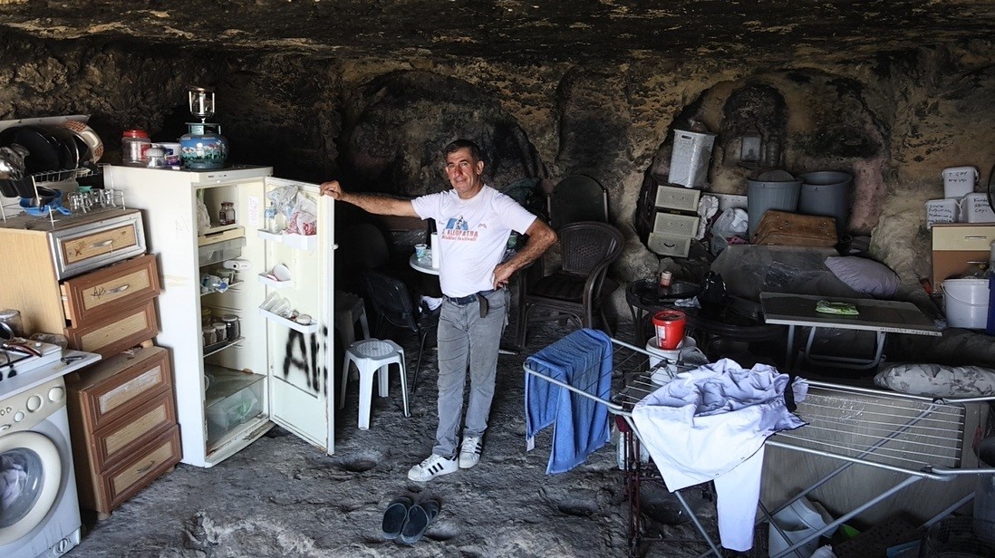 Depremden sonra huzuru mağarada bulmuştu, şimdi çok sevdiği mağarasını boşaltacak olmanın hüznünü yaşıyor 6 depremden sonra huzuru magarada bulmustu simdi cok sevdigi magarasini bosaltacak olmanin huznunu yasiyor 2 H7QmDLsT