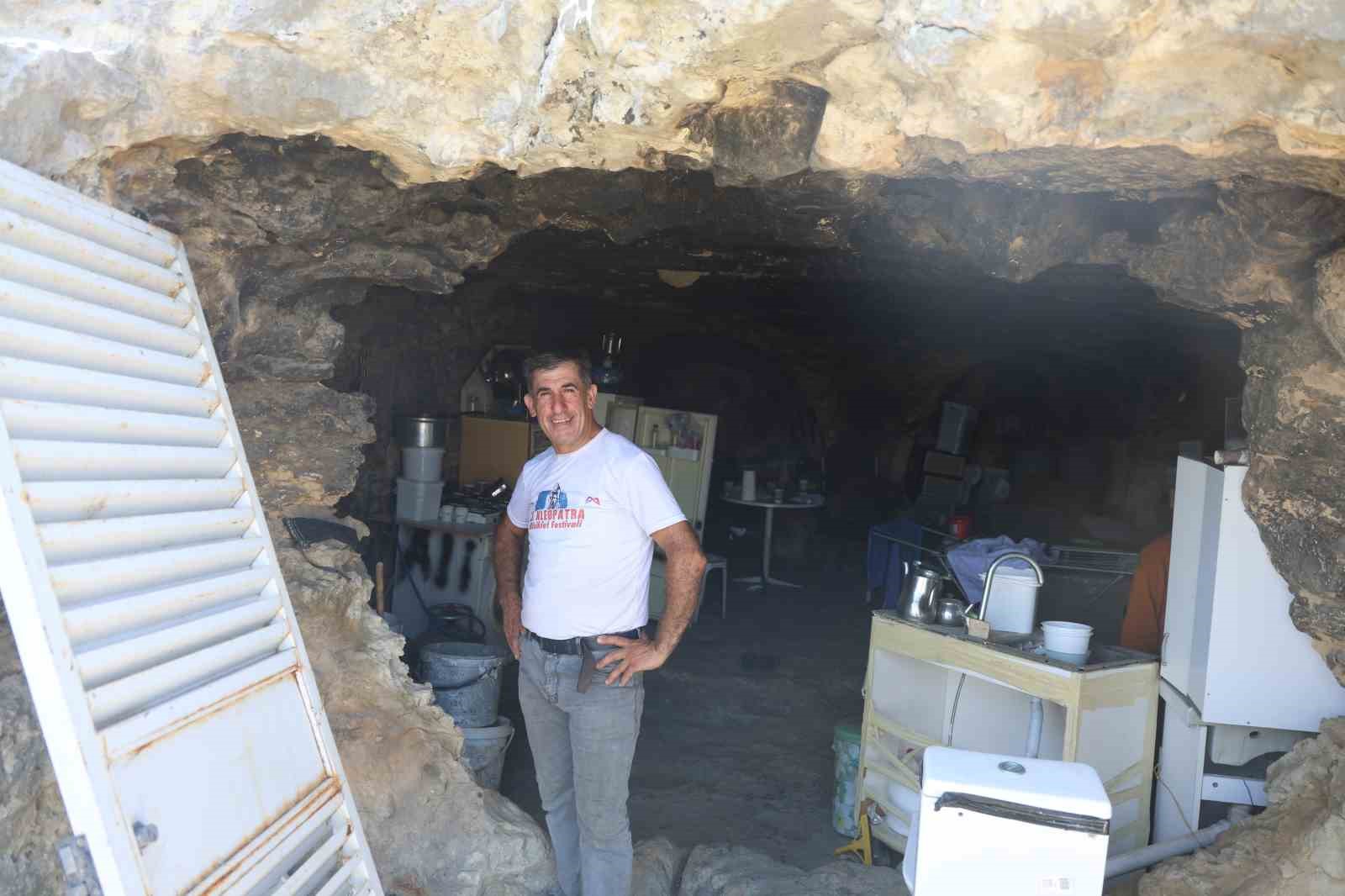 Depremden sonra huzuru mağarada bulmuştu, şimdi çok sevdiği mağarasını boşaltacak olmanın hüznünü yaşıyor 8 depremden sonra huzuru magarada bulmustu simdi cok sevdigi magarasini bosaltacak olmanin huznunu yasiyor 4 NhyWbwB9