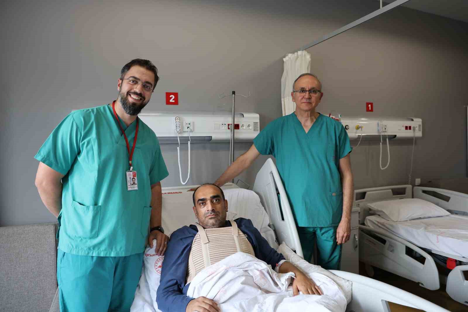 Depremden sonra yapılan hastanede 100’üncü açık kalp ameliyatı başarıyla tamamlandı 5 depremden sonra yapilan hastanede 100uncu acik kalp ameliyati basariyla tamamlandi 1 TMWXTjlr
