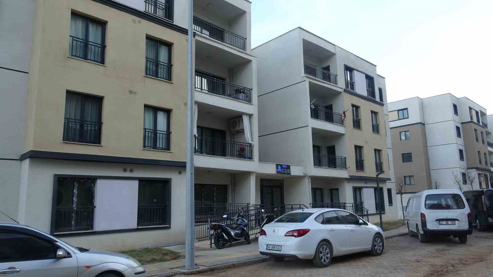 depremin aci gunlerini hatirlamak istemeyen kadindan cumhurbaskani erdogana tesekkur 3 kL98RyMk