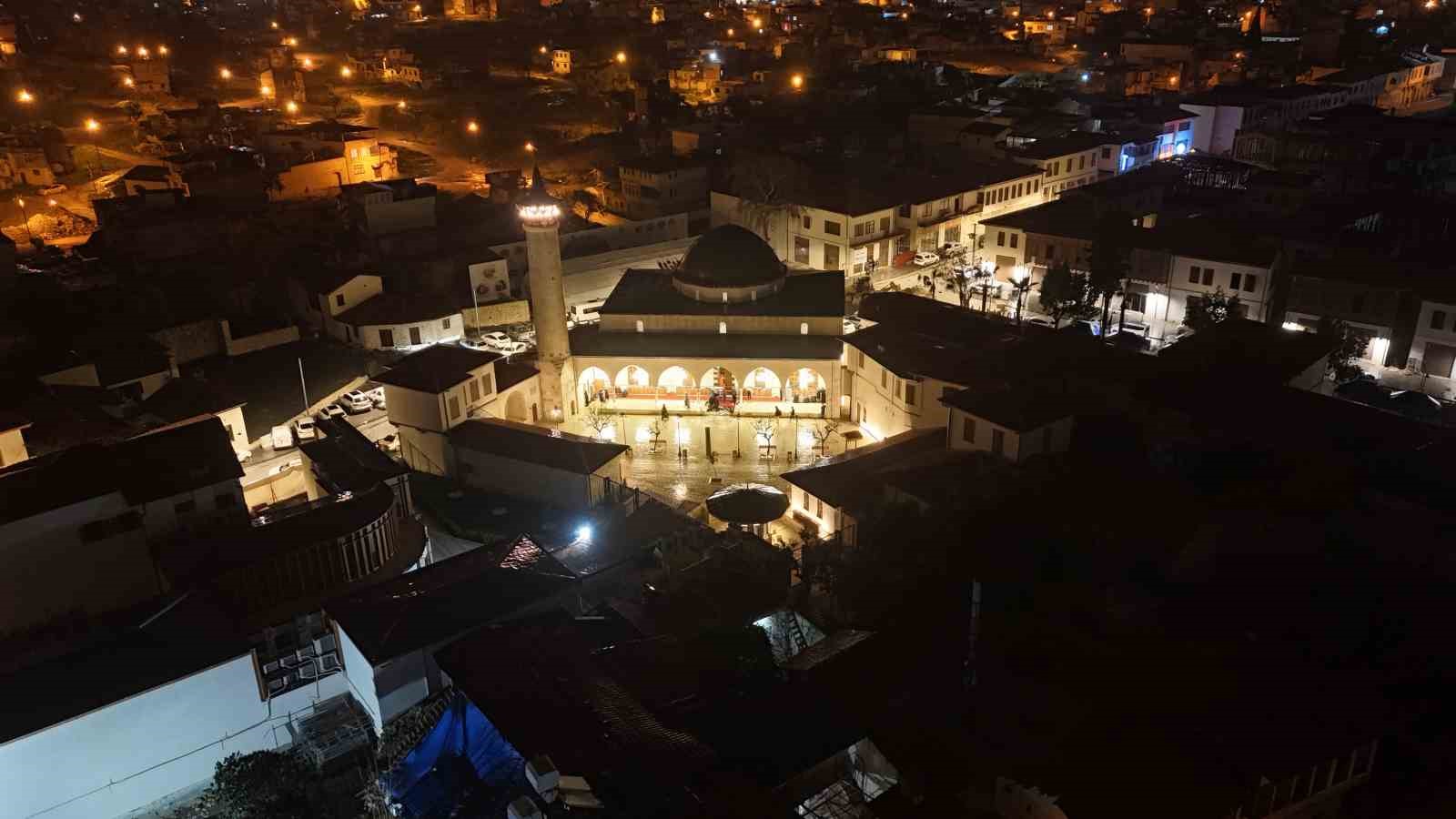 depremin ardindan habibi necar camiinde ilk teravihi kilindi 4 cLqigNgP