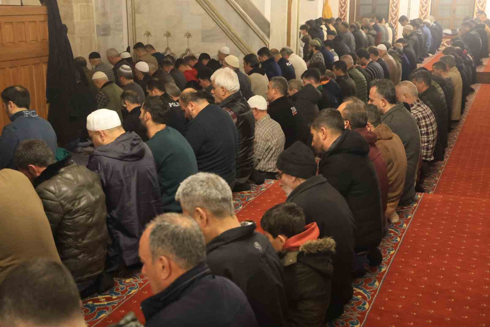 depremin ardindan habibi necar camiinde ilk teravihi kilindi 7 Z64cj6Lq