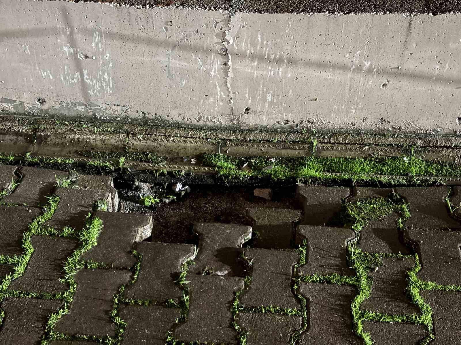 depremin ardindan hasarli metruk bina korkuttu sokak trafige kapatildi 3 QNrJUrVQ