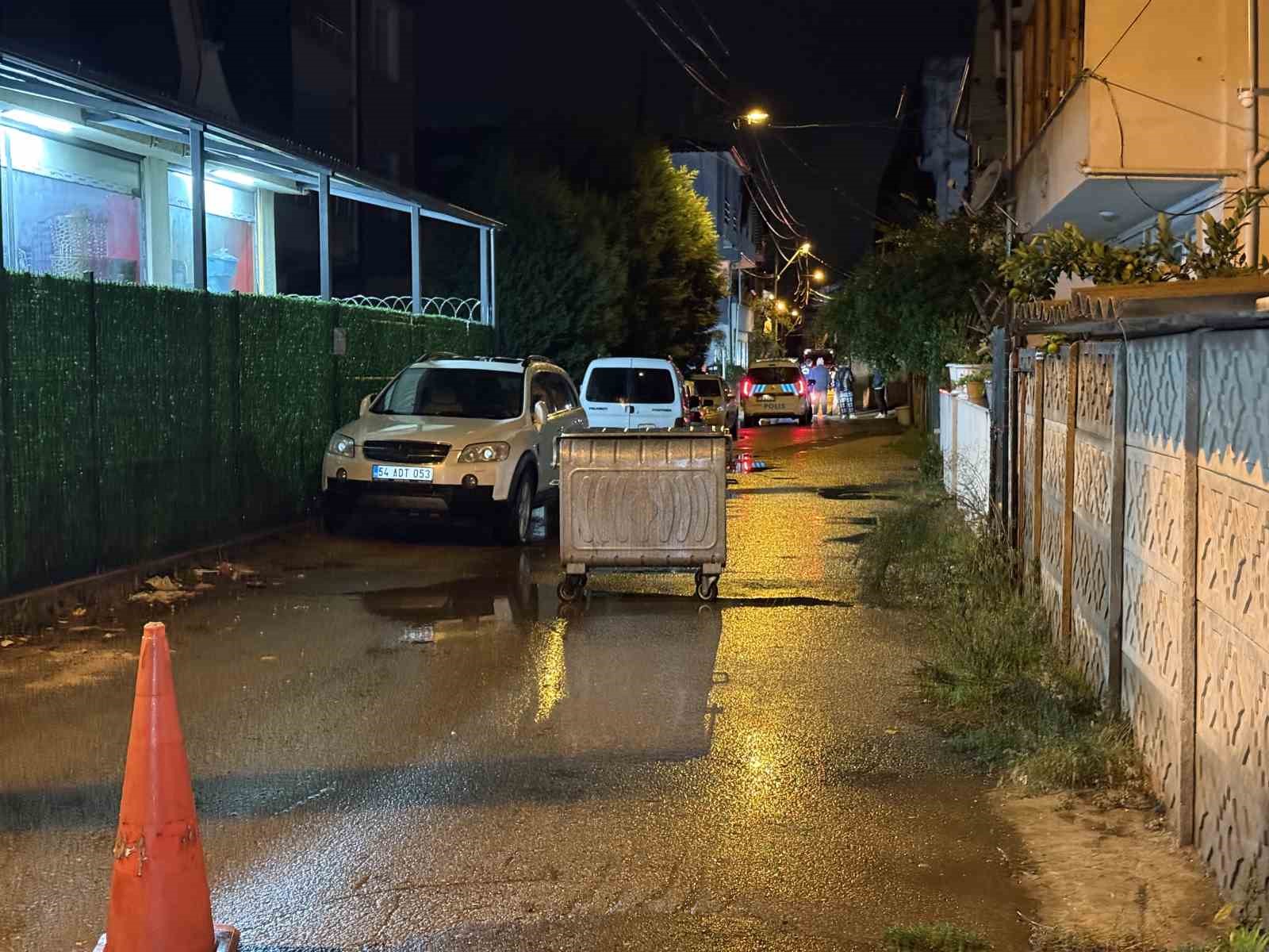 depremin ardindan hasarli metruk bina korkuttu sokak trafige kapatildi 6 EYrbmsfO
