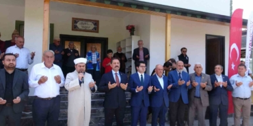 depremin-ardindan-insa-edilen-126nci-cami-ibadete-acildi-FflsTkEq.jpg