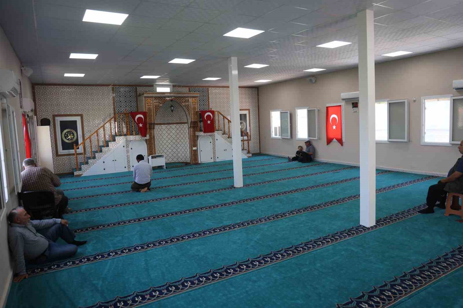 Depremin ardından inşa edilen 130’uncu cami dualarla ibadete açıldı 8 depremin ardindan insa edilen 130uncu cami dualarla ibadete acildi 4 2p63GmW9