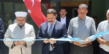 depremin-ardindan-insa-edilen-130uncu-cami-dualarla-ibadete-acildi-TIuk8iIX.jpg