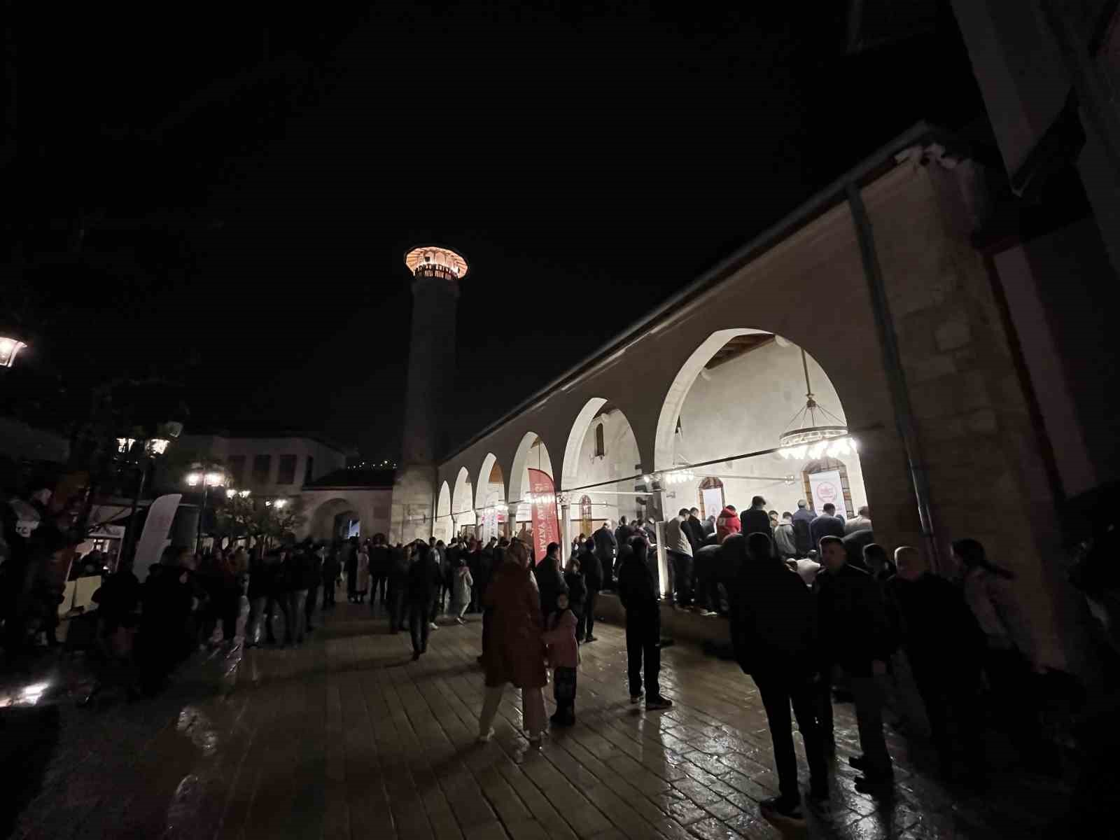 depremin ardindan yeniden insa edilen habibi neccar camii kadir gecesinde vatandaslarin akinina ugradi 0 U6W4yeiQ