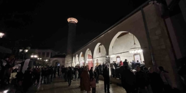 depremin-ardindan-yeniden-insa-edilen-habibi-neccar-camii-kadir-gecesinde-vatandaslarin-akinina-ugradi-eK3cLMKH.jpg