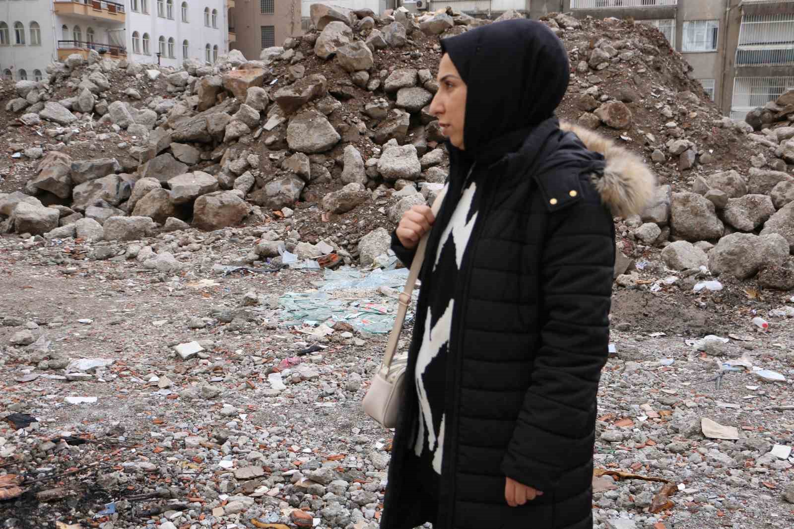 Depremin ilk yarım saatinde annesini kaybetti, 60 saat sonra kendisi kurtarıldı 4 depremin ilk yarim saatinde annesini kaybetti 60 saat sonra kendisi kurtarildi 0 lUEmFVvZ