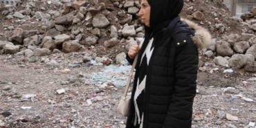 depremin-ilk-yarim-saatinde-annesini-kaybetti-60-saat-sonra-kendisi-kurtarildi-L9tBeir9.jpg