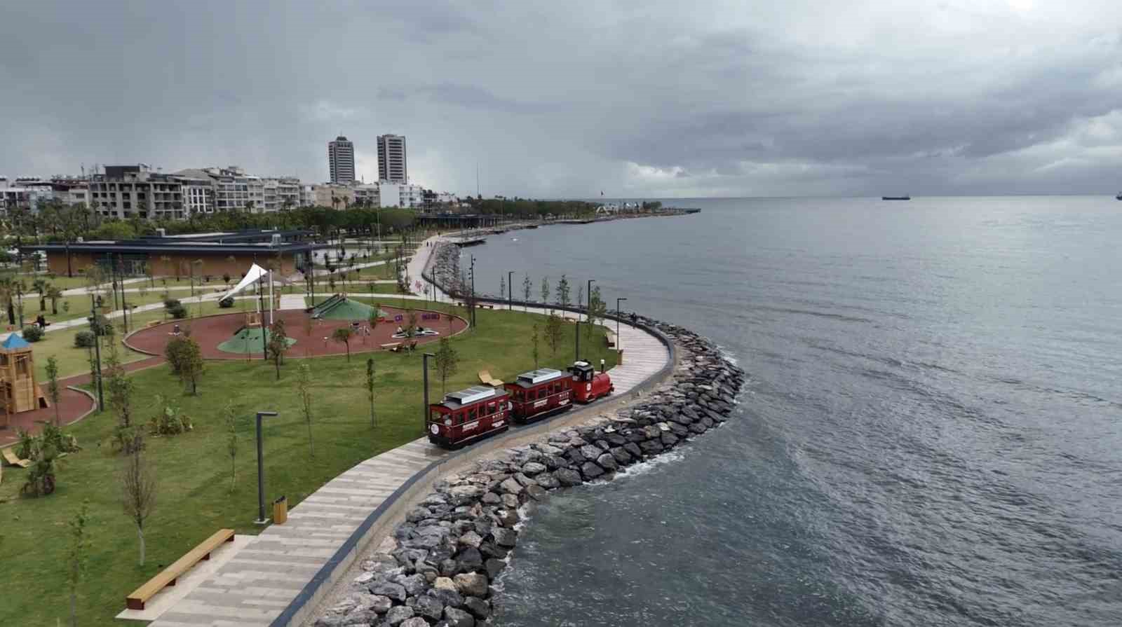 depremin izlerinin silindigi iskenderun sahili ucretsiz nostaljik trenle senlendi 0 XpLymbf8