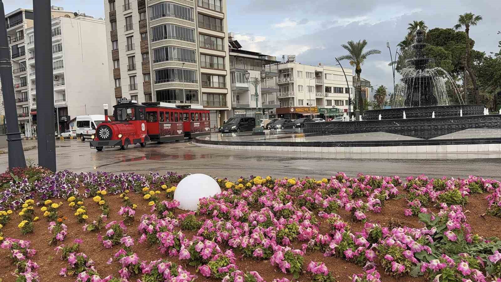 depremin izlerinin silindigi iskenderun sahili ucretsiz nostaljik trenle senlendi 2