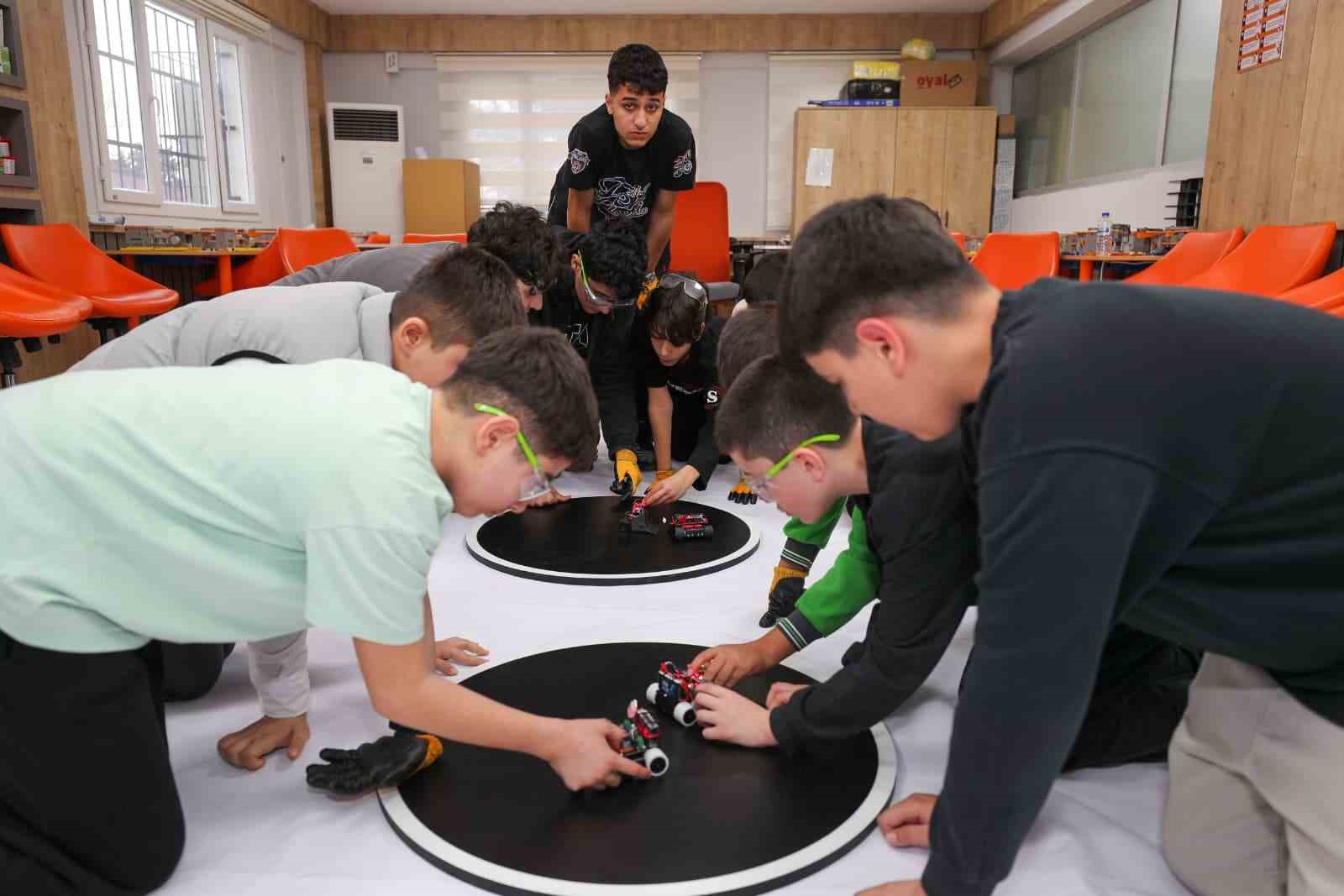 depremin izlerinin silindigi kentte 1540 takim robot yarismasinda derece yapmak icin mucadele verecek 1 U53pPJyU