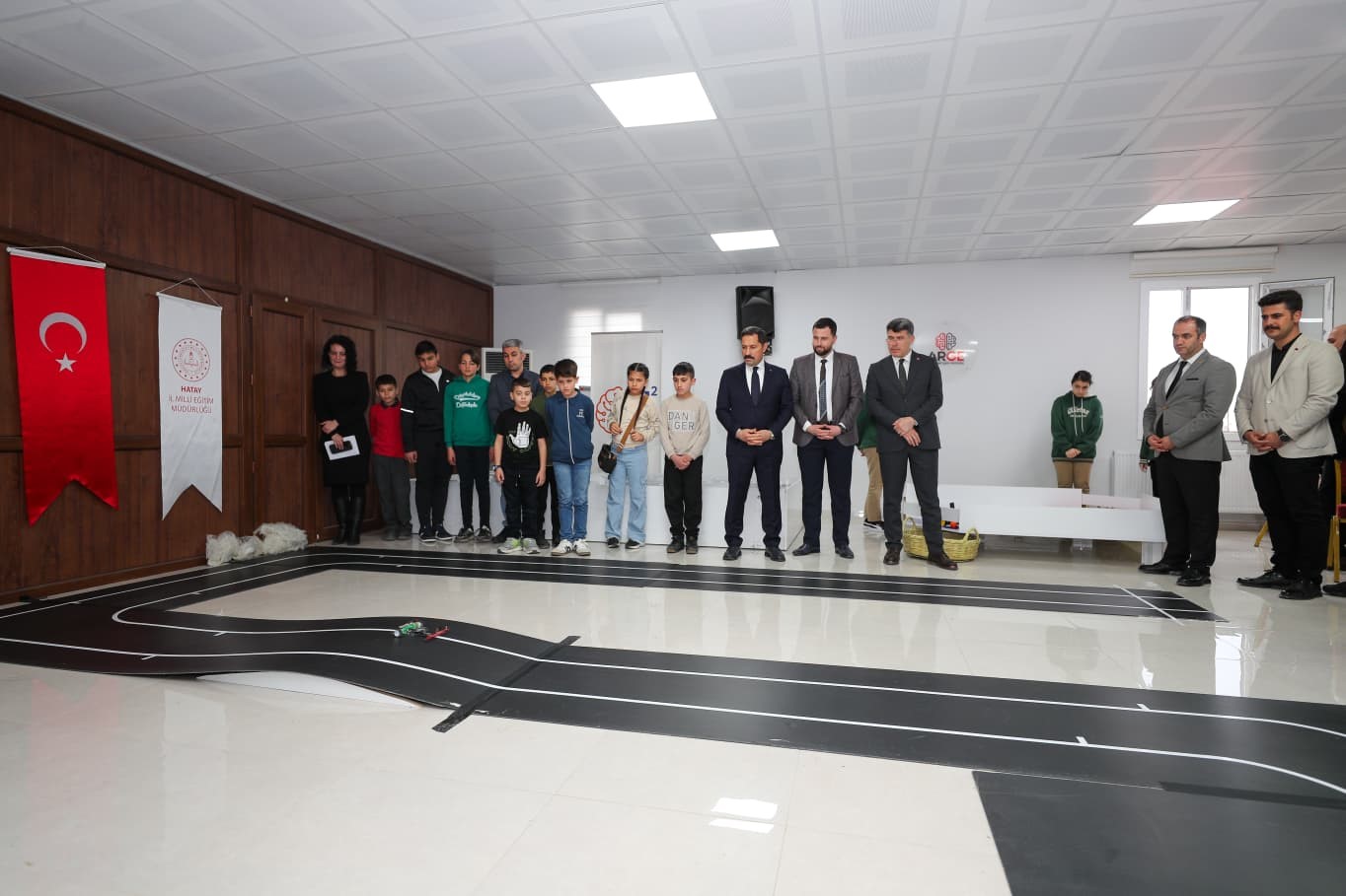depremin izlerinin silindigi kentte 1540 takim robot yarismasinda derece yapmak icin mucadele verecek 3 JGZ6uB8h