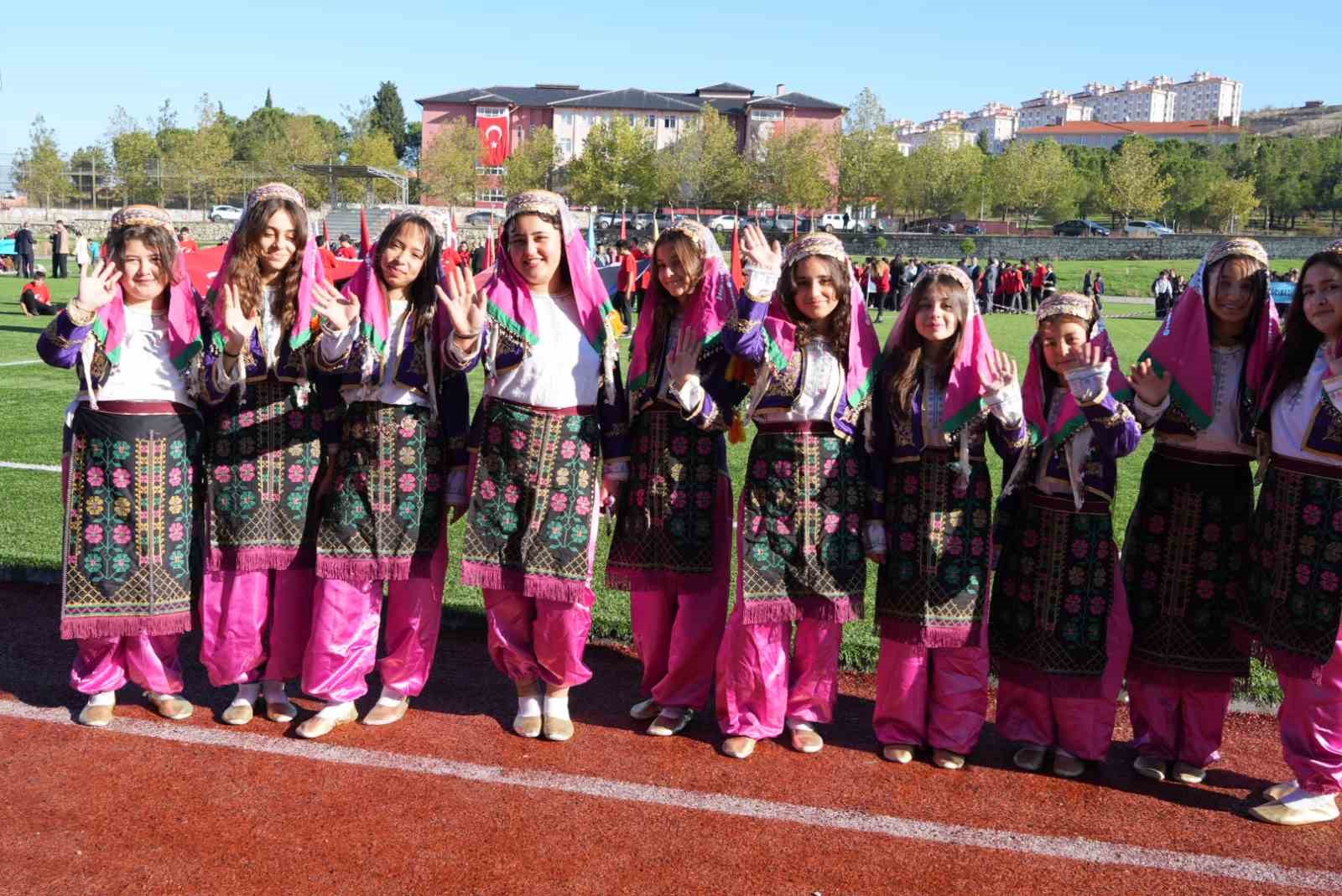 depremin vurdugu sindirgida cumhuriyet coskusu yasaniyor 4 Uwl5q6AO