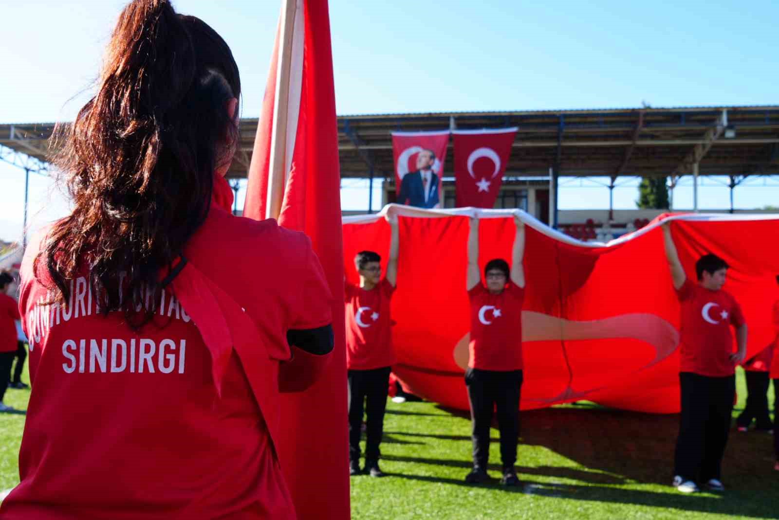 depremin vurdugu sindirgida cumhuriyet coskusu yasaniyor 6 am3DHku8