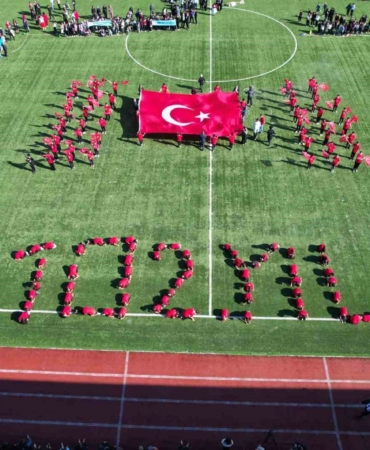 depremin-vurdugu-sindirgida-cumhuriyet-coskusu-yasaniyor-hwStYj3N.jpg
