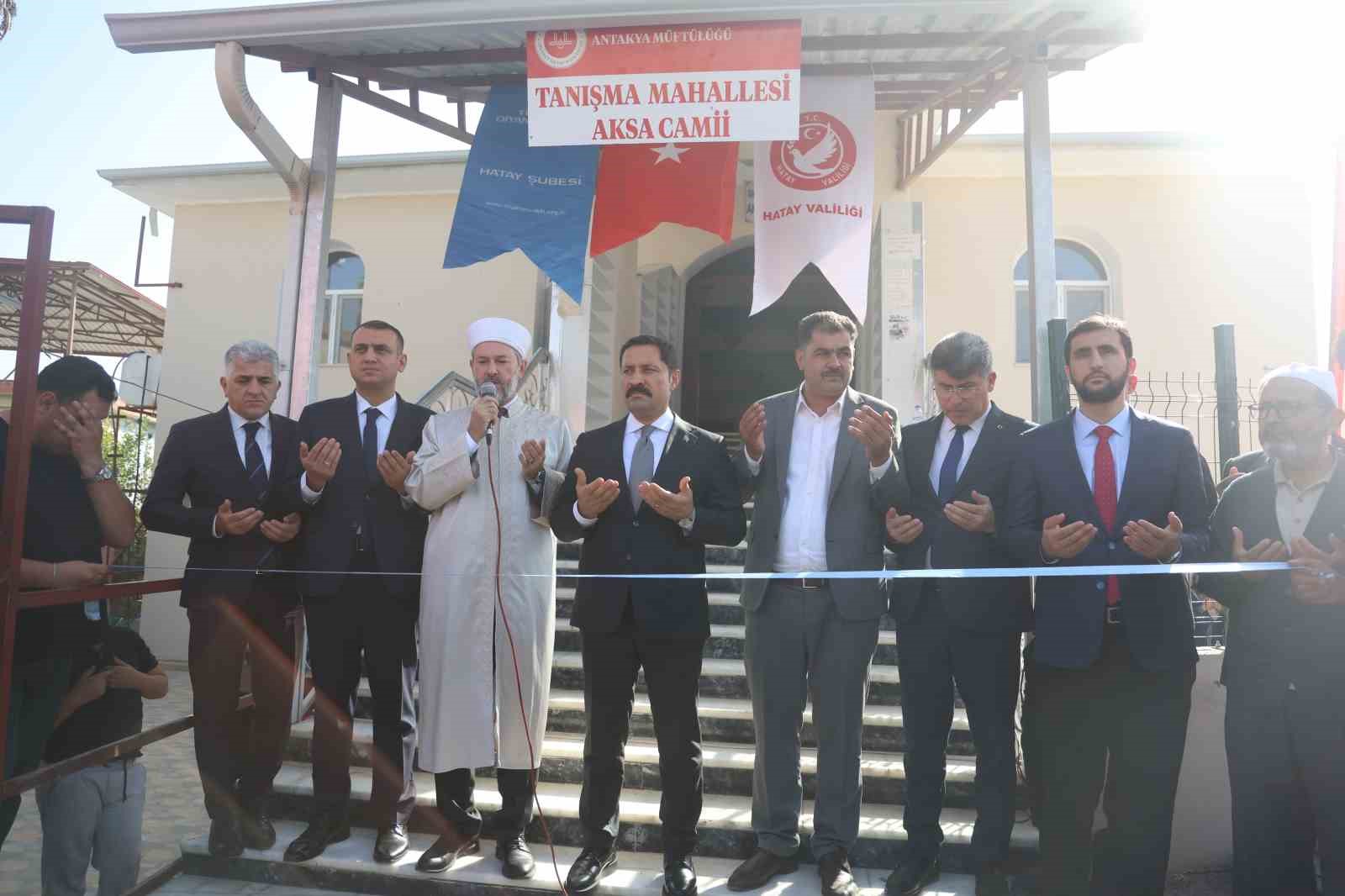 Depremin yıktığı kentte inşası tamamlanan 107’nci cami ibadete açıldı 4 depremin yiktigi kentte insasi tamamlanan 107nci cami ibadete acildi 0 6qDIUsAQ