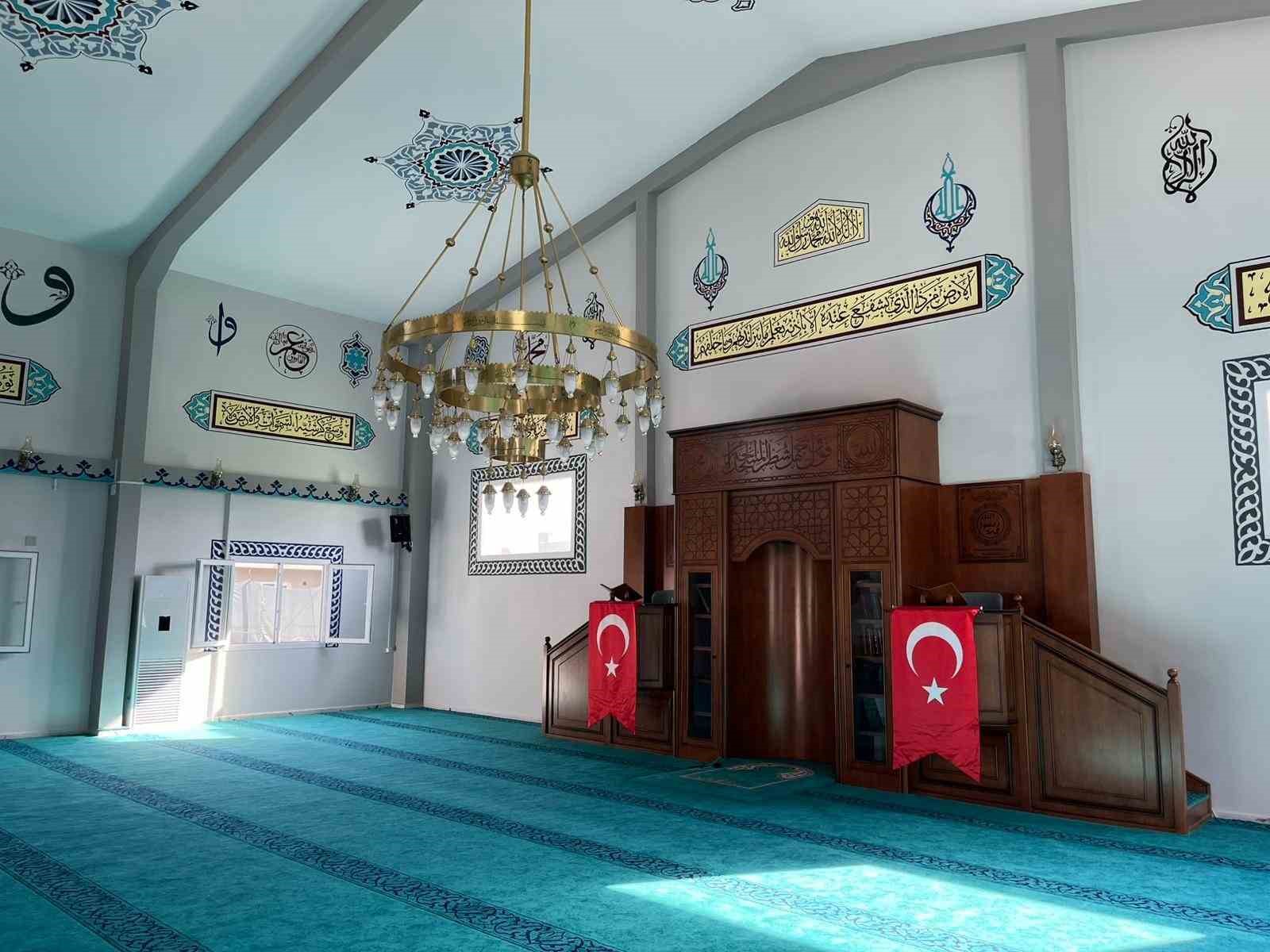 depremin yiktigi kentte insasi tamamlanan 108inci cami ibadete acildi 4
