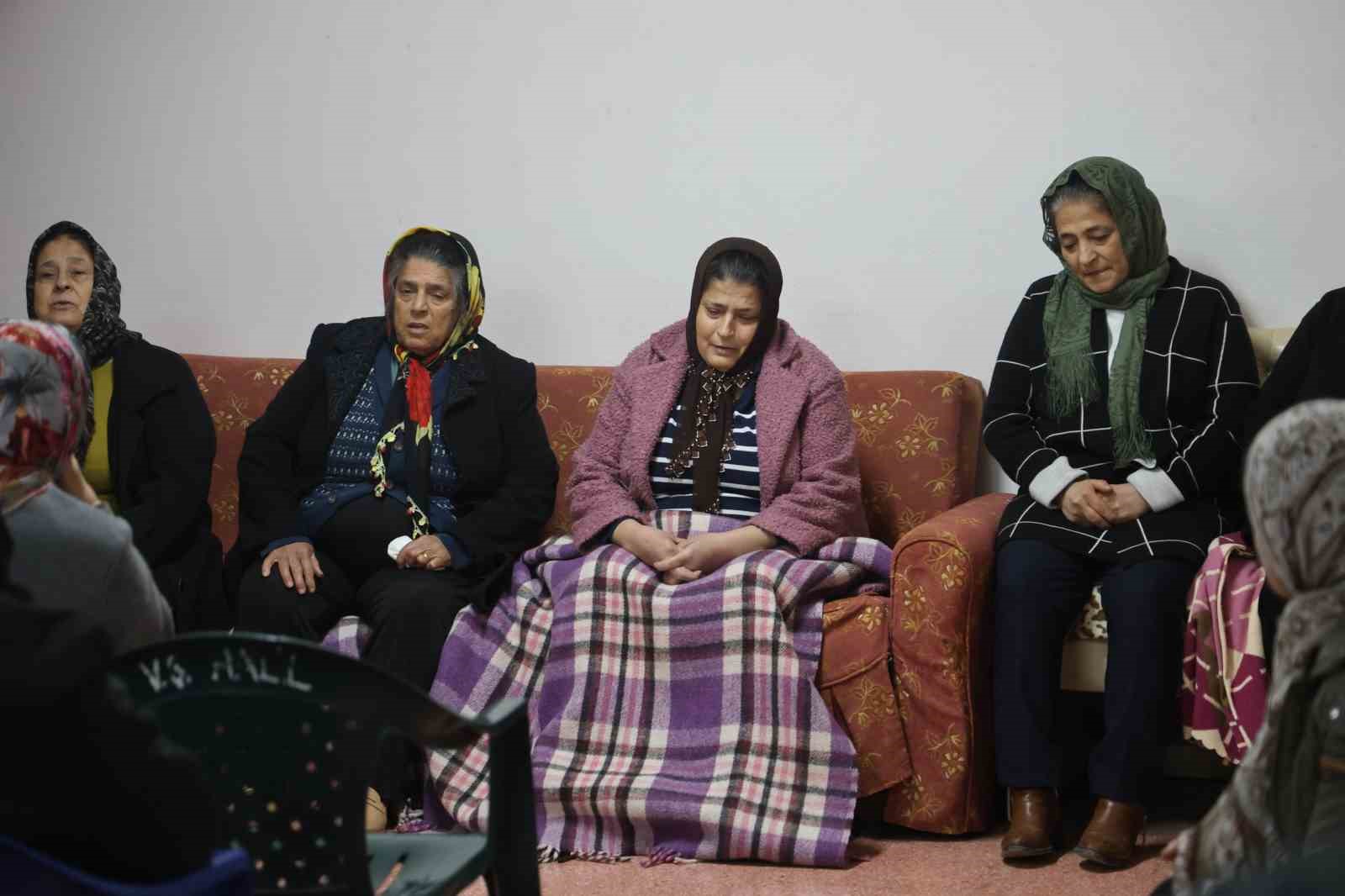 Depremle birlikte öksüz ve yetim kalan siyam ikizi kardeşleri 9 yaşında ölüm ayırdı 6 depremle birlikte oksuz ve yetim kalan siyam ikizi kardesleri 9 yasinda olum ayirdi 2
