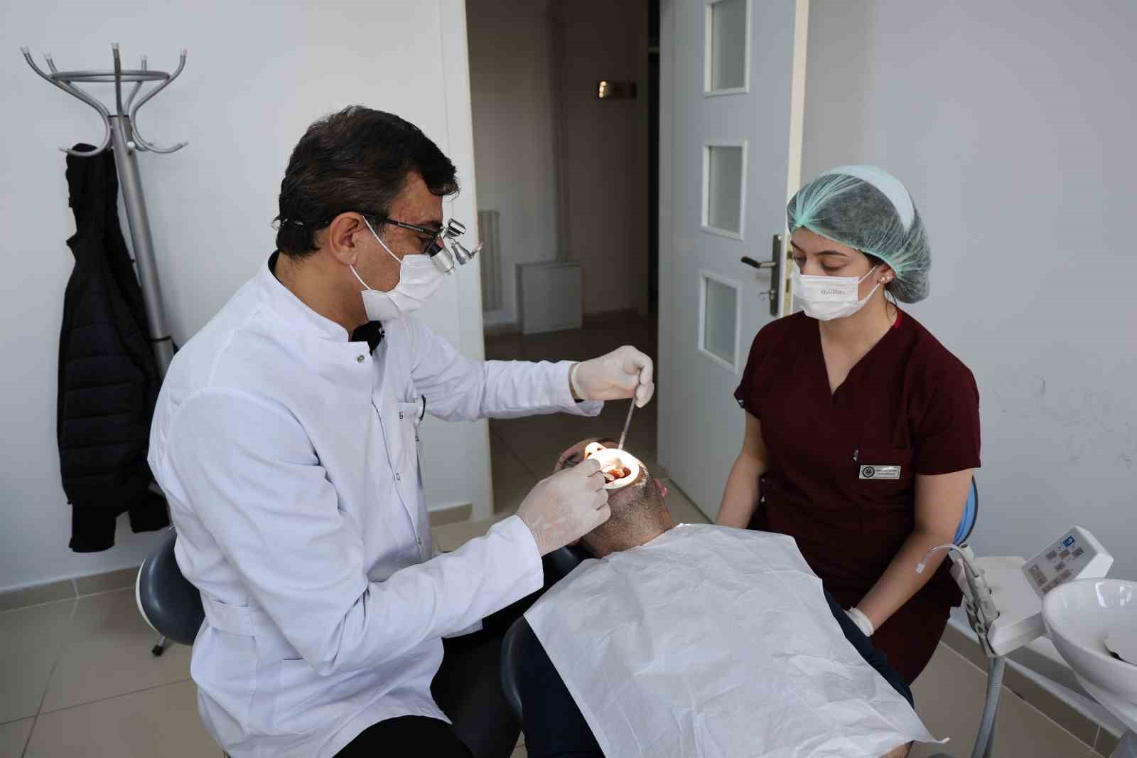 Depremlerden etkilendi, diş tedavisinde implantı rafa kaldıracak cam fiber uygulamasını geliştirdi 6 depremlerden etkilendi dis tedavisinde implanti rafa kaldiracak cam fiber uygulamasini gelistirdi 2 LJVgJdR3
