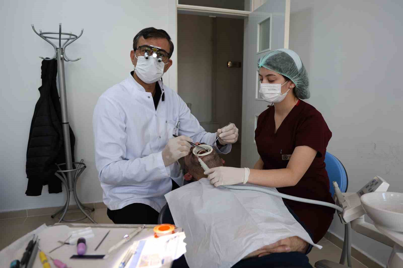 Depremlerden etkilendi, diş tedavisinde implantı rafa kaldıracak cam fiber uygulamasını geliştirdi 7 depremlerden etkilendi dis tedavisinde implanti rafa kaldiracak cam fiber uygulamasini gelistirdi 3