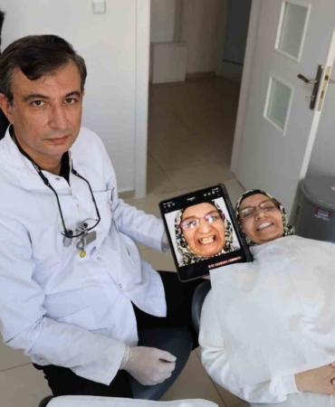 depremlerden-etkilendi-dis-tedavisinde-implanti-rafa-kaldiracak-cam-fiber-uygulamasini-gelistirdi-tMjQHXVP.jpg
