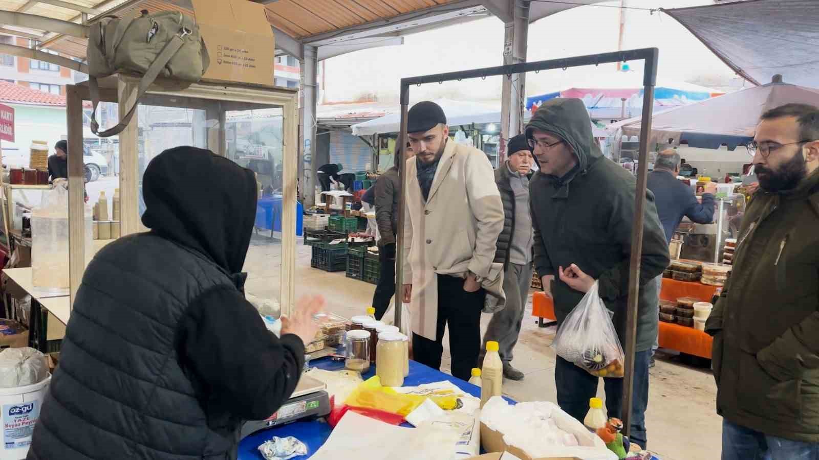 depremlerin ardindan sindirgida komsuluk seferberligi 2 ZvswbdQu