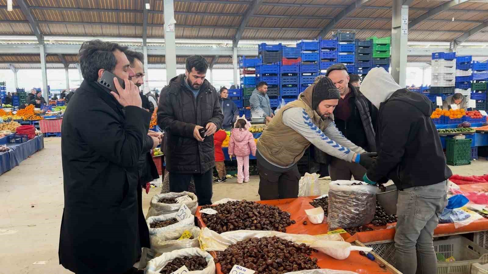 depremlerin ardindan sindirgida komsuluk seferberligi 4 jtJA3XJP