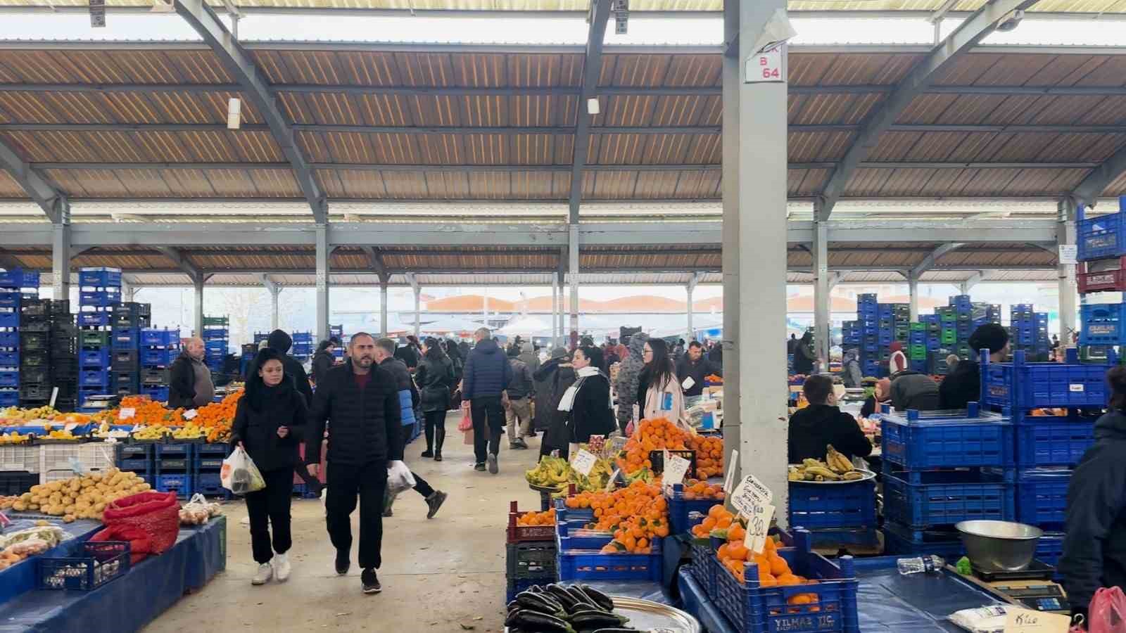 depremlerin ardindan sindirgida komsuluk seferberligi 7 XwZpHRYK