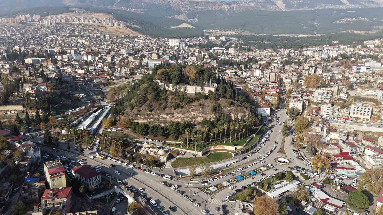 Depremlerle ağır hasar alan Kahramanmaraş’ın tarihi yeniden ayağa kalkıyor 5 depremlerle agir hasar alan kahramanmarasin tarihi yeniden ayaga kalkiyor 1 u4SjXh8g