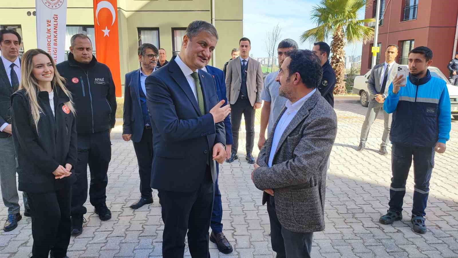 depremzede aile insanlar arkamizdaki guclu iradeye guvensin 8 aFhaIULM