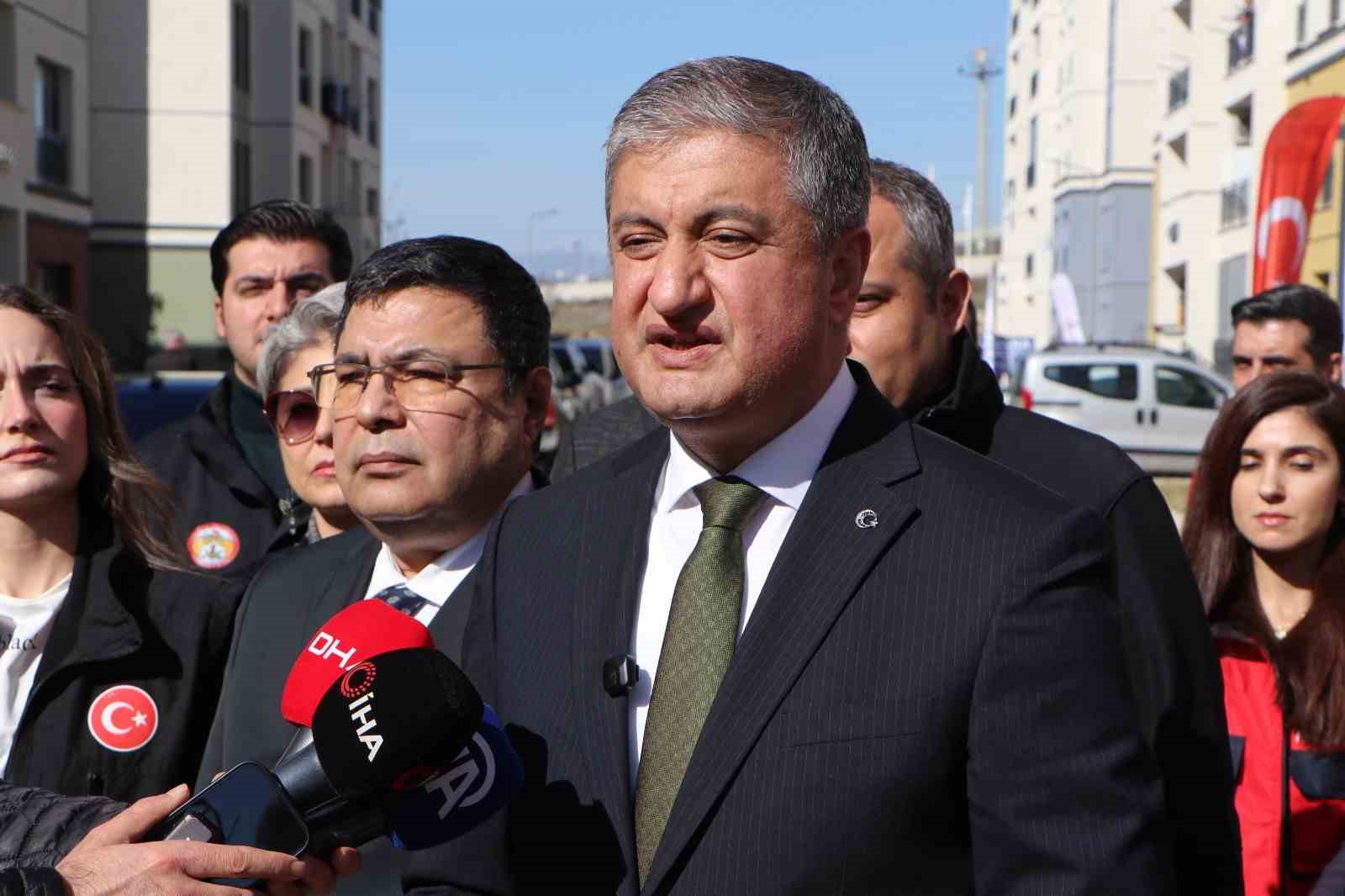 depremzede aile insanlar arkamizdaki guclu iradeye guvensin 9 uJBlvzRa