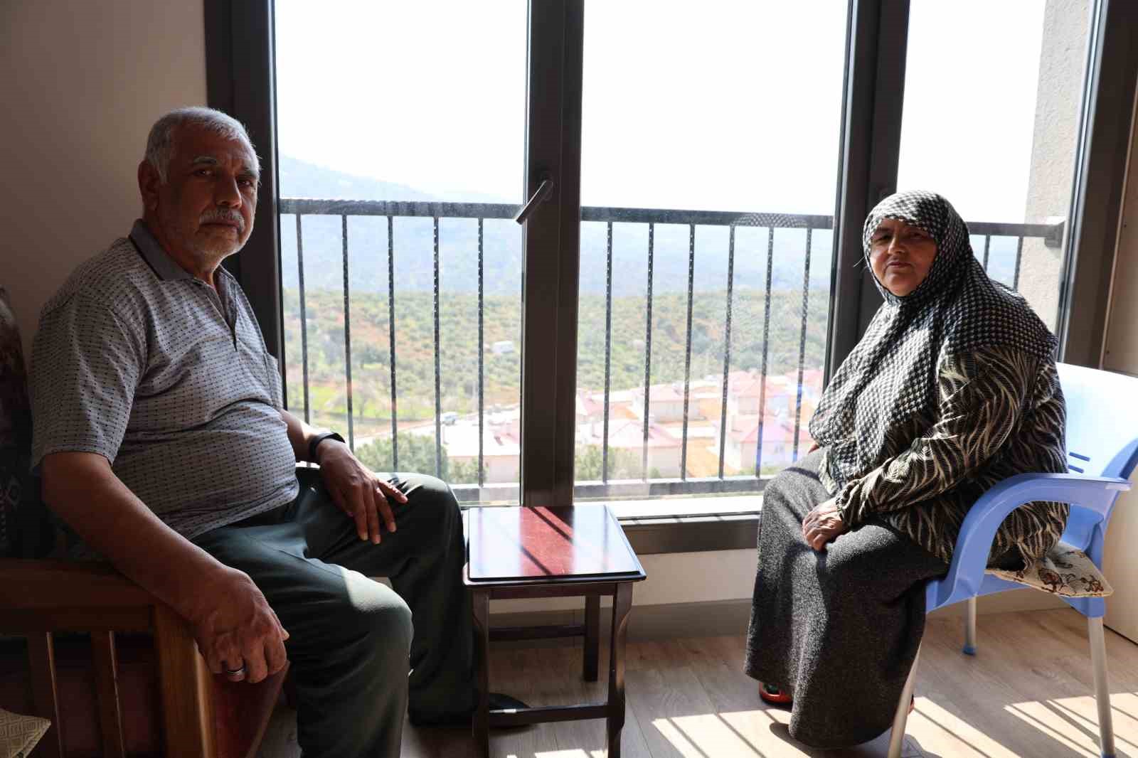 depremzede ciftin yeni evlerinde ilk bayram heyecani 0 6Dd5PBP4