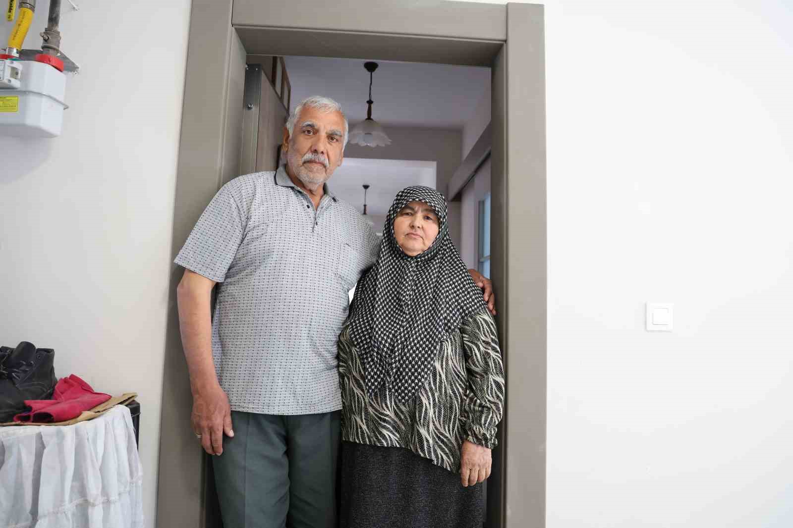 depremzede ciftin yeni evlerinde ilk bayram heyecani 4 uUrgaIuZ