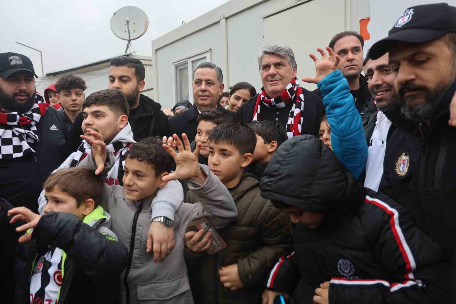 depremzede cocuklarin yuzu besiktasin hediyeleriyle guldu 4 eLQ5LODa