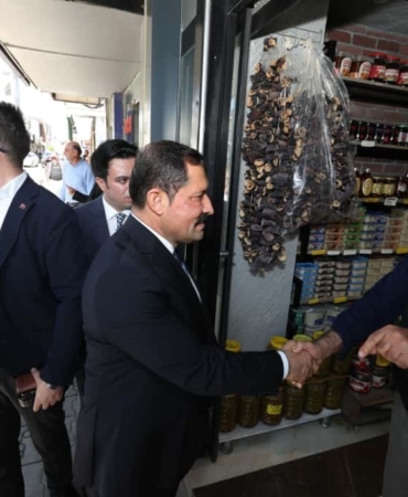 depremzede-esnaftan-is-yerini-ucuncu-kez-ziyaret-eden-valiye-davet-DEcF6yuk.jpg