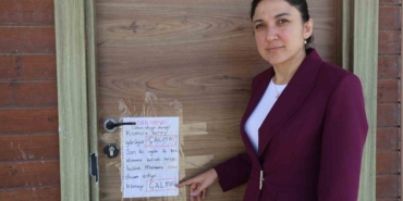 depremzede-ogrencilerin-egitim-gordugu-kutuphaneye-dadanan-klima-hirsizlarina-not-asip-lutfen-calma-diyerek-seslendiler-P5cTIZxq.jpg