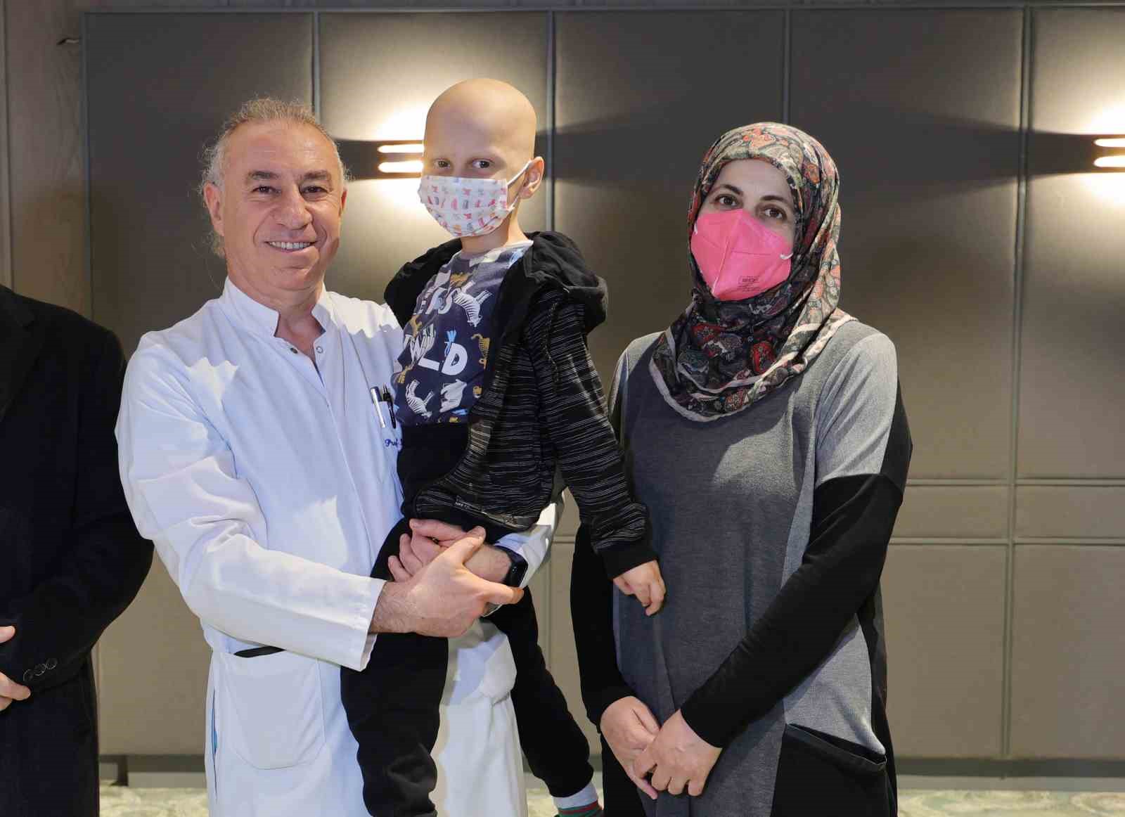 depremzede taha babasindan aldigi ilikle hayata tutundu 2