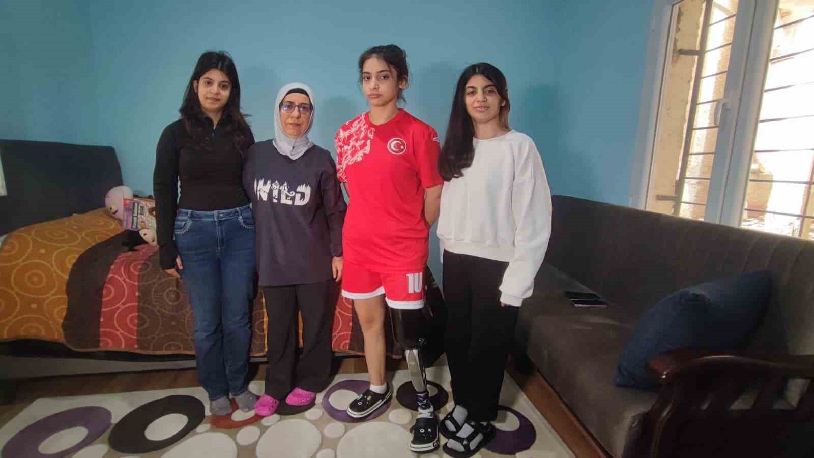 depremzede tugba protez bacagiyla yesil sahalara cikti 3 qkAtldP6