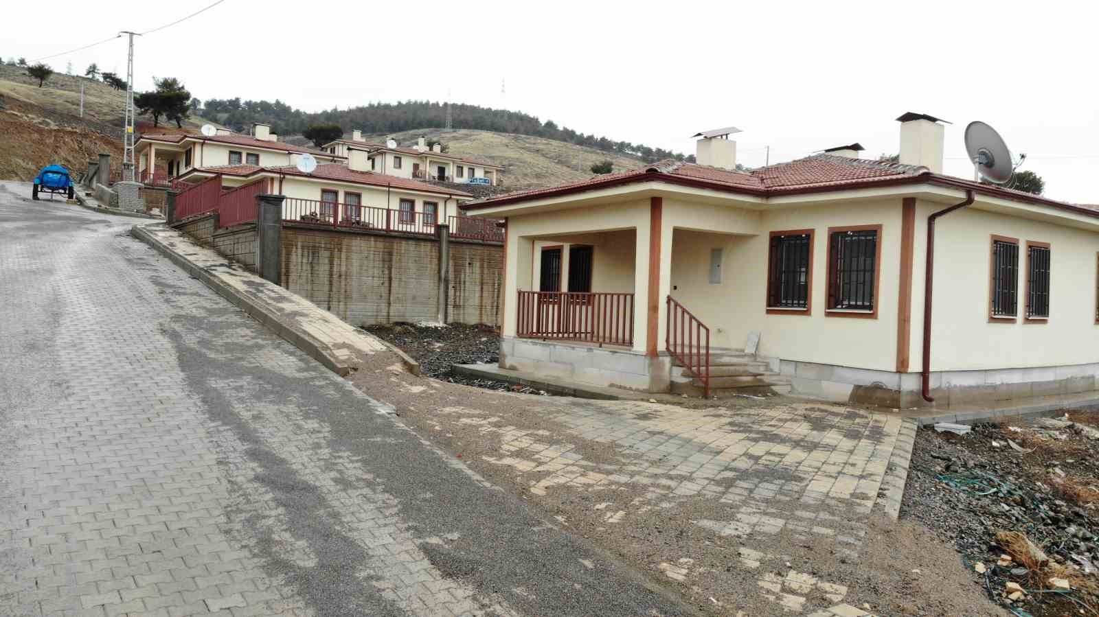 depremzede vatandas babamizin yapmadigini devletimiz yapti 3 Z8QKS9CE