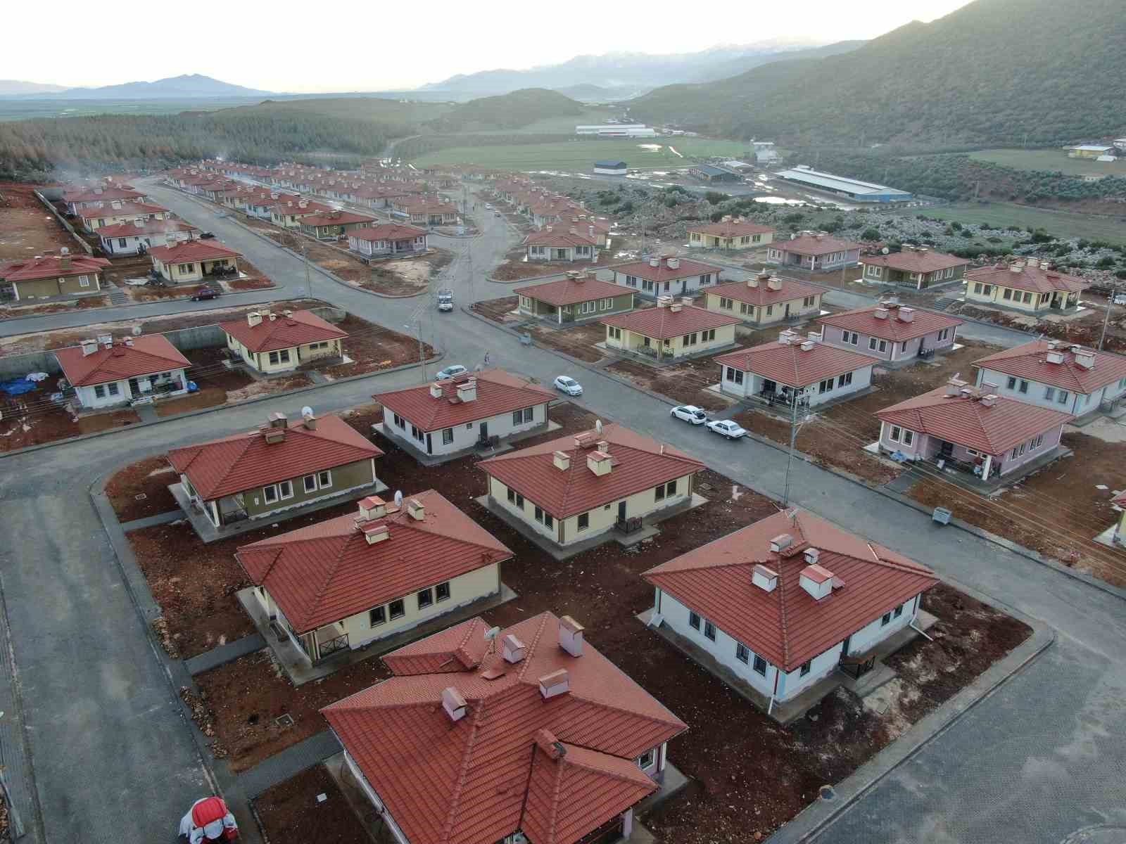 Depremzedeler: "Devlet bize ev değil villa yaptı" 5 depremzedeler devlet bize ev degil villa yapti 1 dMkmJGLZ