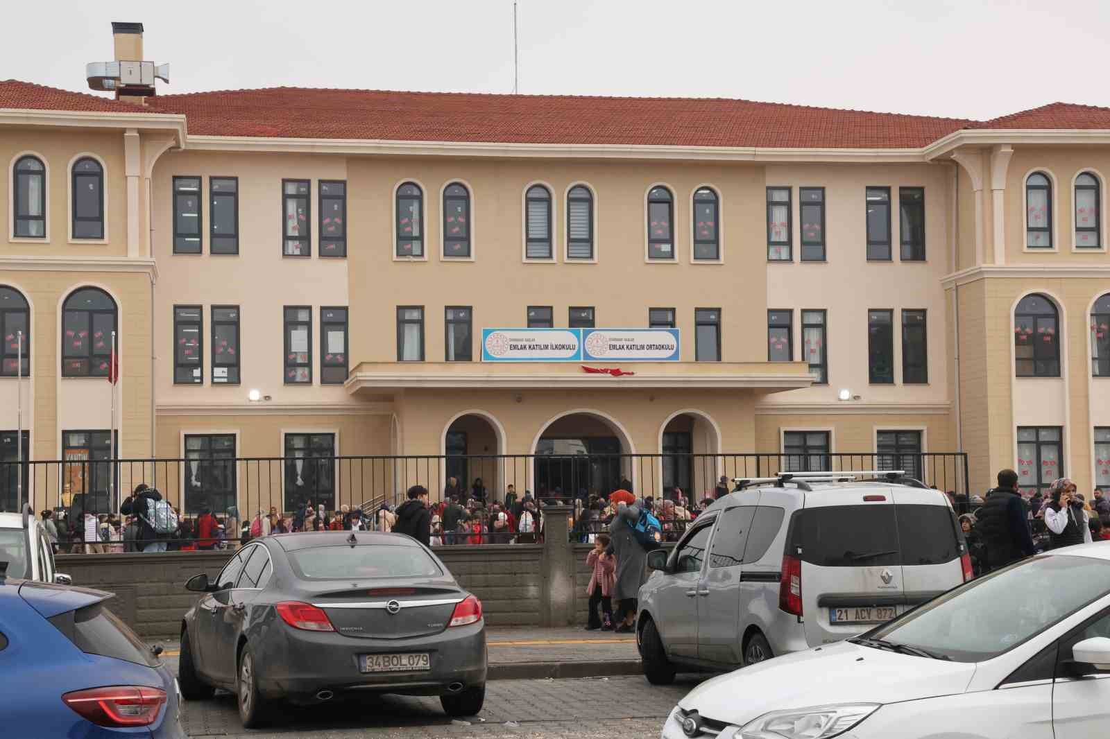 depremzedenin evine misafir olan vatandas yurt disinda bu kadar konutun bu kadar kisa surede DGtq7jlF