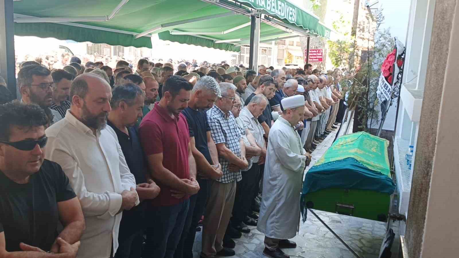 derbent barajinda olu bulunan 2 cocuk annesi kadin son yolculuguna ugurlandi 3 gRaesTtn
