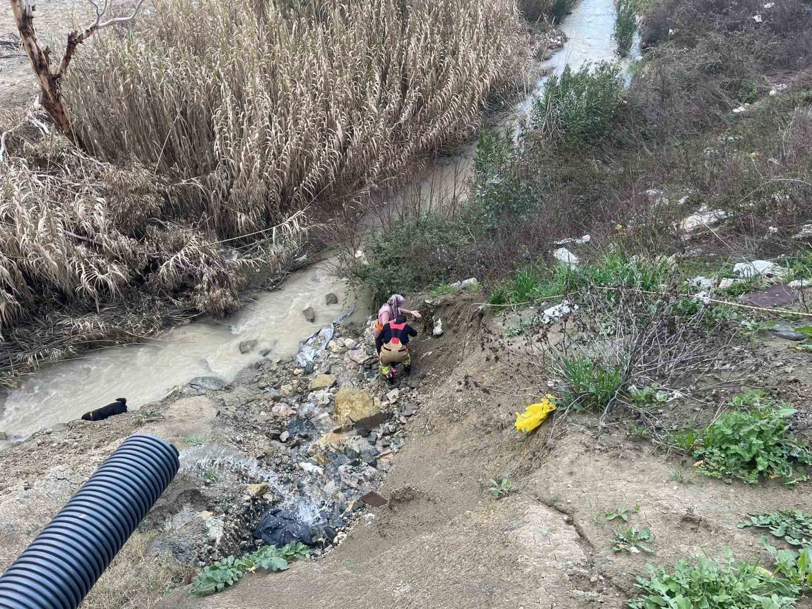 dere yatagina dusen oglagi kurtarmak isteyen kadin mahsur kaldi 0 Ppztq4Gt