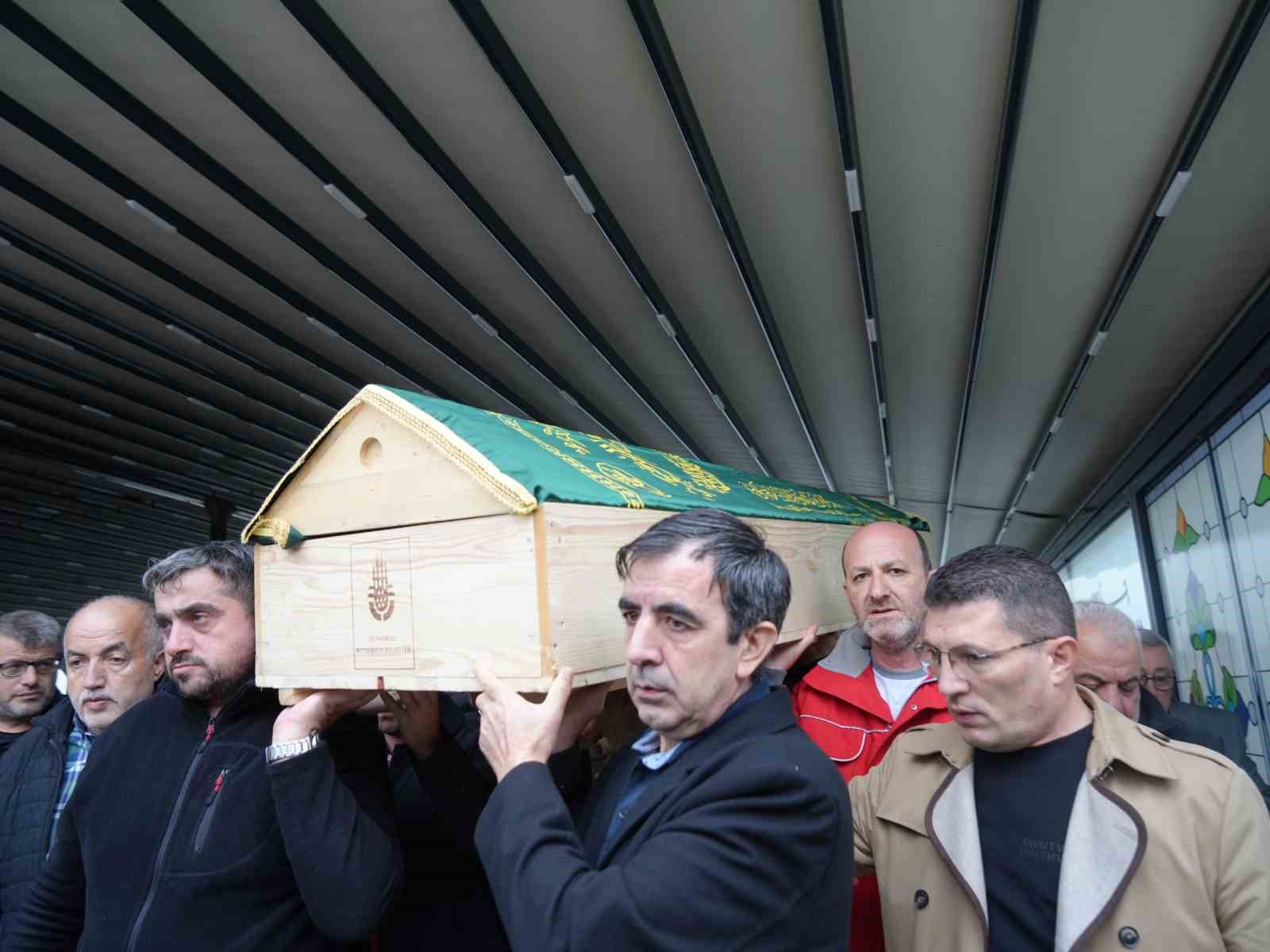 Dere yatağında cenazelerine ulaşılan anne ve oğlu gözyaşları arasında toprağa verildi 13 dere yataginda cenazelerine ulasilan anne ve oglu gozyaslari arasinda topraga verildi 9 kr91naCY
